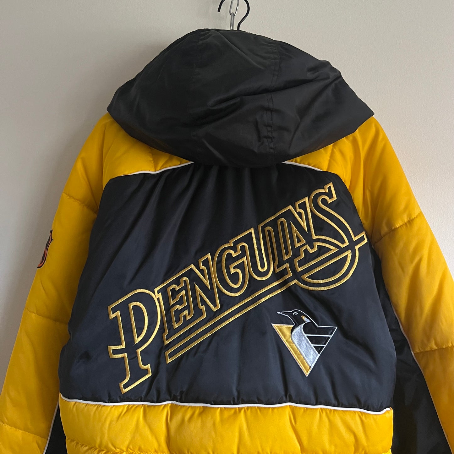 Medium 90s Pittsburgh Penguins Pro Player puffer jacket