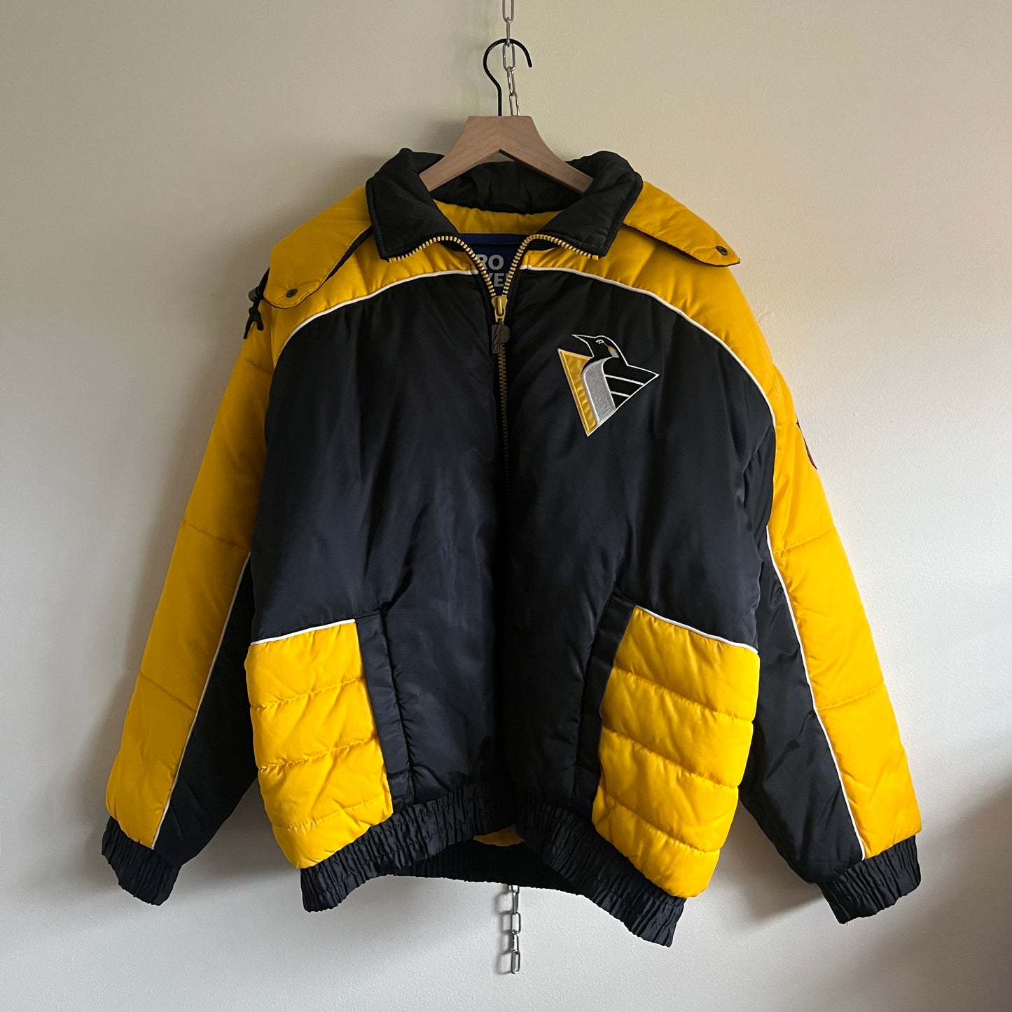 Medium 90s Pittsburgh Penguins Pro Player puffer jacket