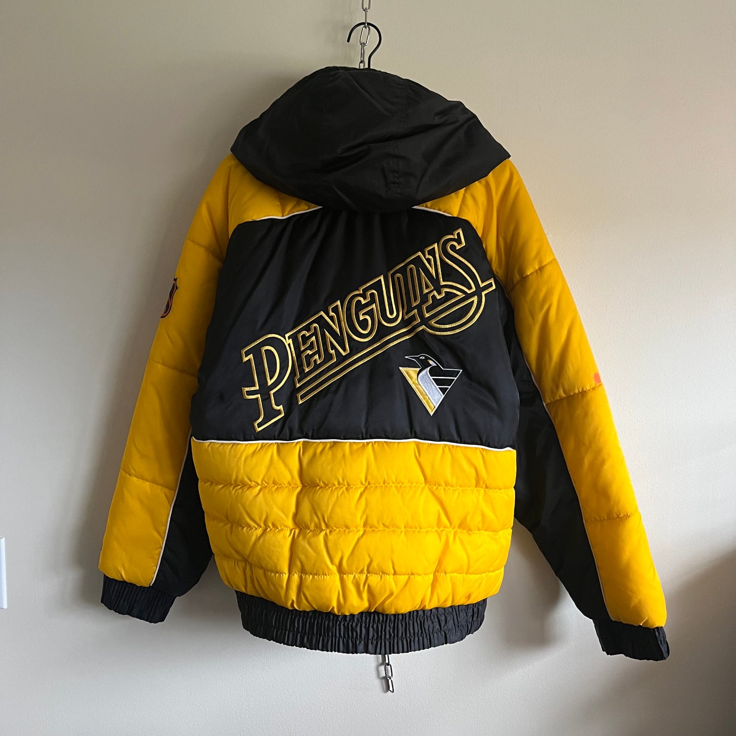 Medium 90s Pittsburgh Penguins Pro Player puffer jacket