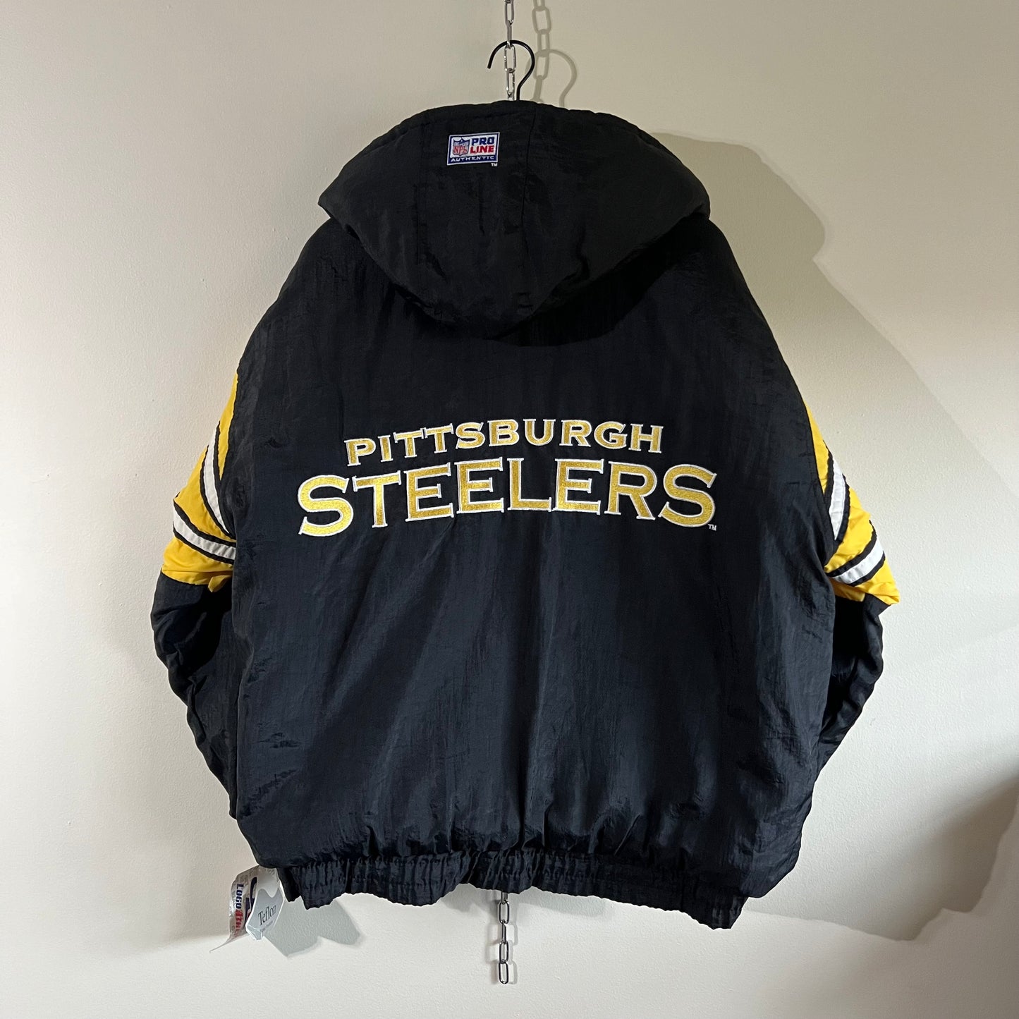 XL 90s Deadstock Pittsburgh Steelers Logo Athletic puffer jacket