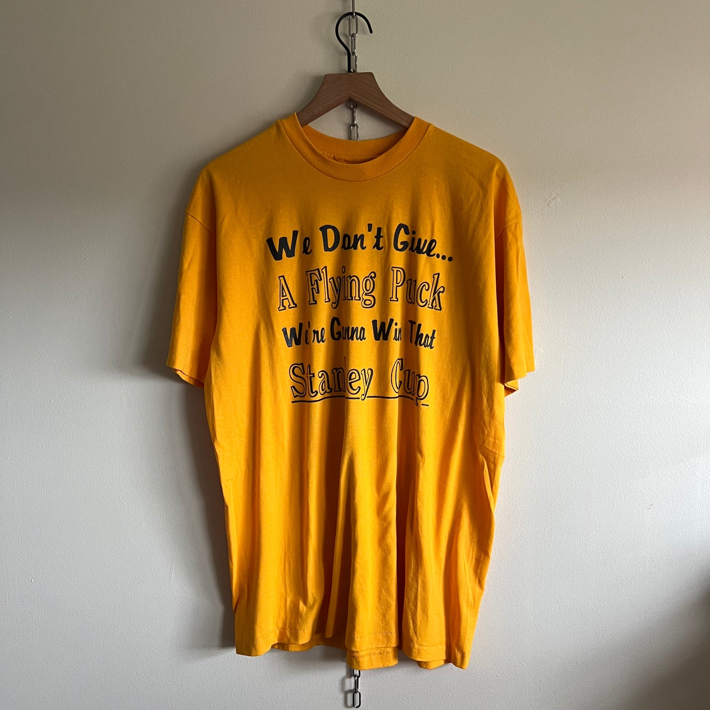 XL 90s Pittsburgh Penguins "We don't give a flying puck" tee