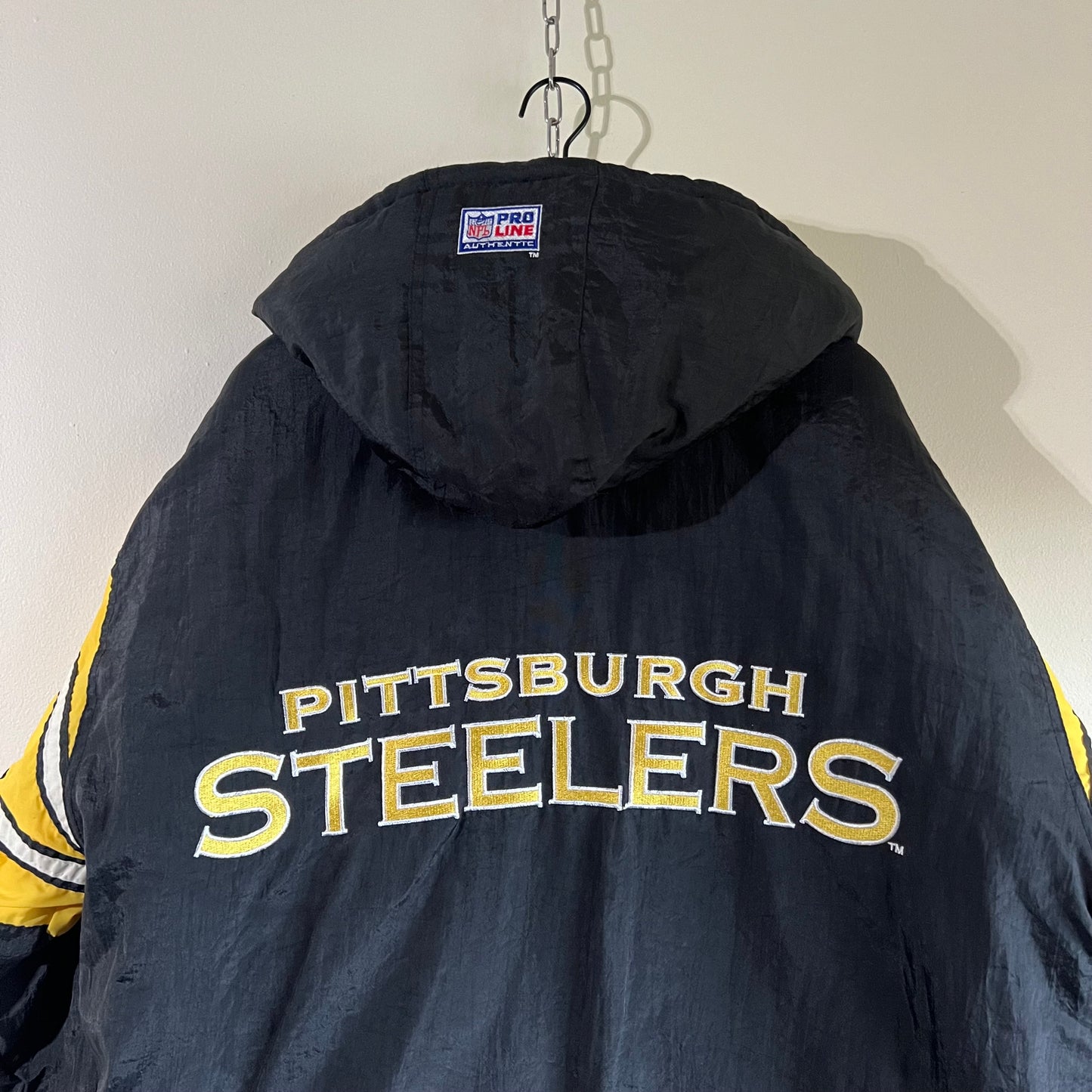 XL 90s Deadstock Pittsburgh Steelers Logo Athletic puffer jacket