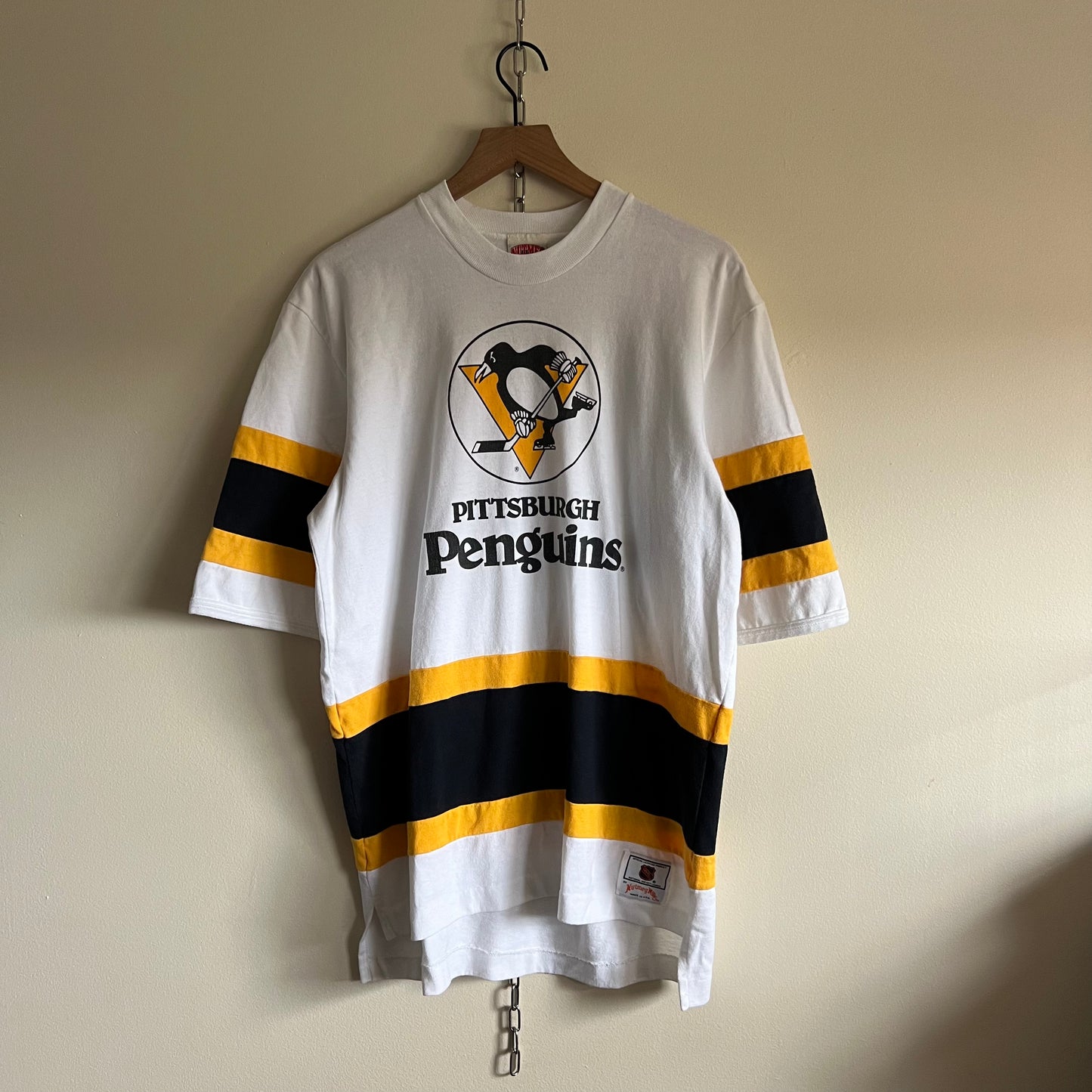 Large 90s Pittsburgh Penguins Nutmeg Mills tee